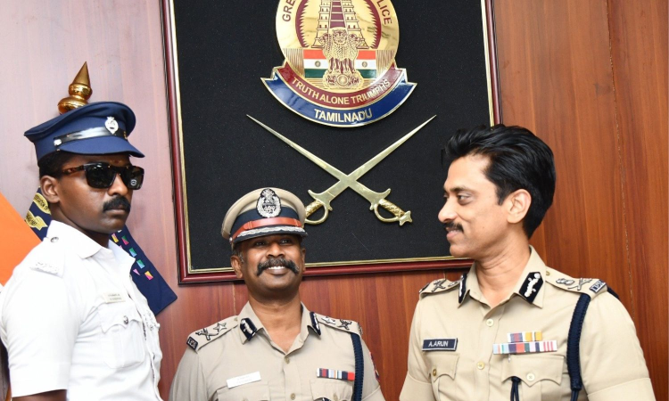 CoP distributes sunglasses for Chennai traffic cops to beat the heat CoP distributes sunglasses for Chennai traffic cops to beat the heat