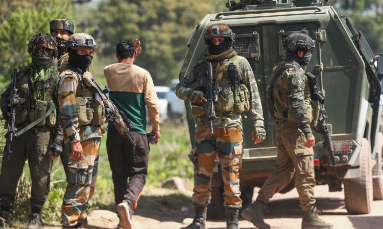 Amit Shahs J-K visit not linked to anti-militancy operation in Kathua, says CM Abdullah Amit Shahs J-K visit not linked to anti-militancy operation in Kathua, says CM Abdullah
