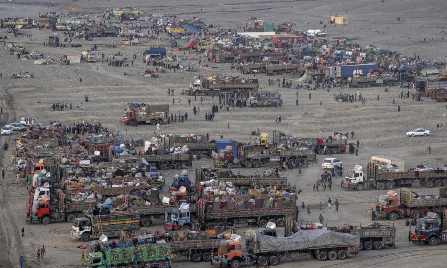 Pakistan deports over 8,000 Afghan refugees