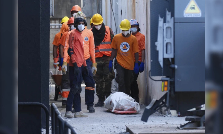 Number of dead in roof collapse at nightclub in Dominican Republic rises to 221 as burials start Number of dead in roof collapse at nightclub in Dominican Republic rises to 221 as burials start