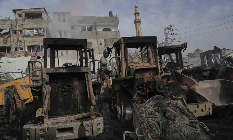 Israeli strikes kill 14 in Gaza, destroy heavy equipment needed to clear rubble Israeli strikes kill 14 in Gaza, destroy heavy equipment needed to clear rubble