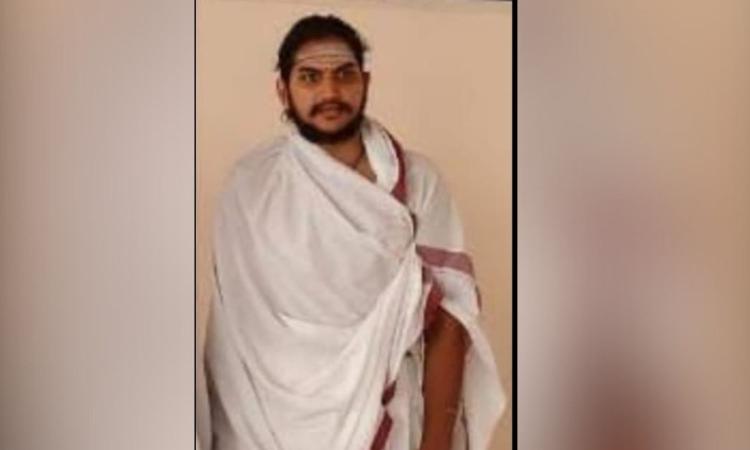 Kanchi Sankara Mutt to install 20-year-old Hyderabad scholar as 71st Pontiff Kanchi Sankara Mutt to install 20-year-old Hyderabad scholar as 71st Pontiff