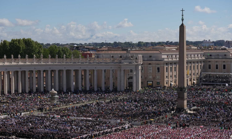20 Years Ago, 3 U.S. Presidents Traveled Together to Mourn a Pope. Not This Time.