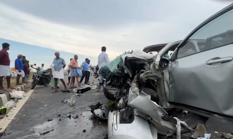 6 killed in accident after car rams into vehicle in Tirunelveli 6 killed in accident after car rams into vehicle in Tirunelveli