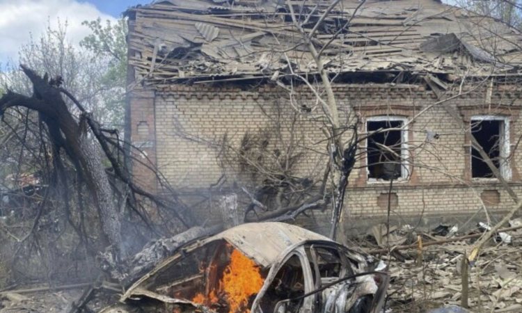 Russia, Ukraine trade long-range strikes as peace talks enter very critical week Russia, Ukraine trade long-range strikes as peace talks enter very critical week