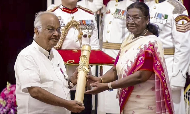 President confers Padma Shri on Tamil daily Dinamalar publisher Lakshmipathy Ramasubbaiyer President confers Padma Shri on Tamil daily Dinamalar publisher Lakshmipathy Ramasubbaiyer