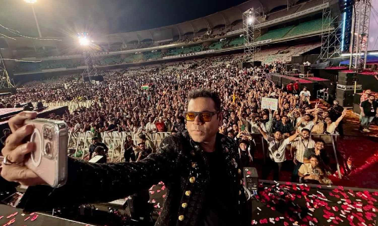 AR Rahman posts selfie with fans after The Wonderment Tour show, joined by Dhanush on stage AR Rahman posts selfie with fans after The Wonderment Tour show, joined by Dhanush on stage