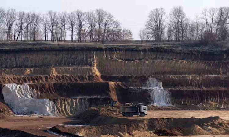 Shifting sands: Minerals deal pays off for Kyiv Shifting sands: Minerals deal pays off for Kyiv