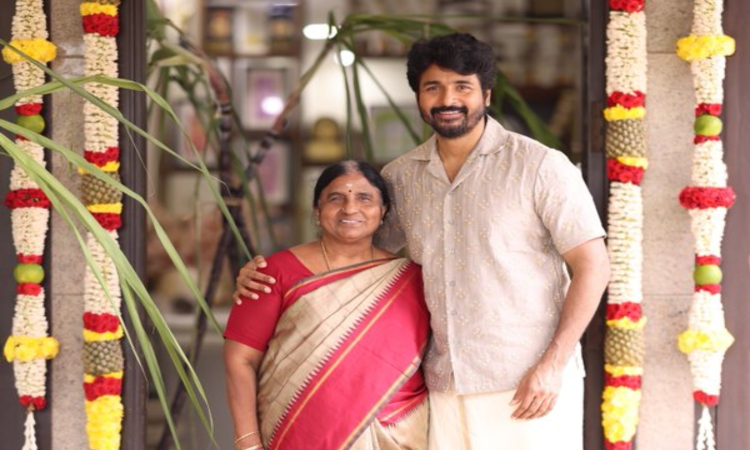 Sivakarthikeyan recalls lines from song in Rajinis Mannan to greet mom on her 70th birthday Sivakarthikeyan recalls lines from song in Rajinis Mannan to greet mom on her 70th birthday