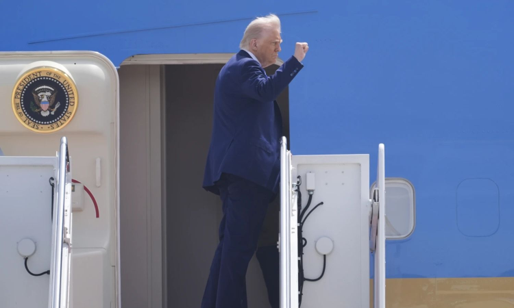 Trump starts his foreign trip with crush of problems Trump starts his foreign trip with crush of problems