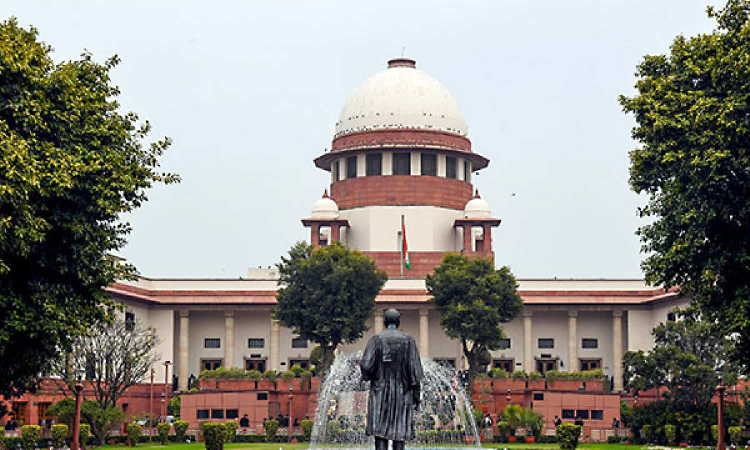 Fresh law graduates cannot appear in judicial services exam: SC