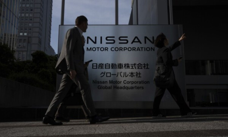 Japans economy shrinks as Trumps trade war hits exports, shakes confidence Japans economy shrinks as Trumps trade war hits exports, shakes confidence
