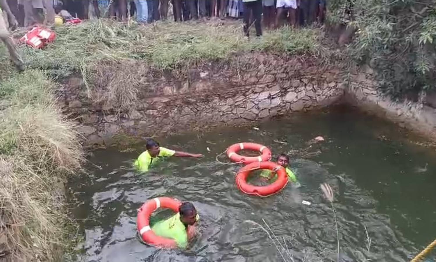Van falls into well in Thoothukudi, 5 from Coimbatore die