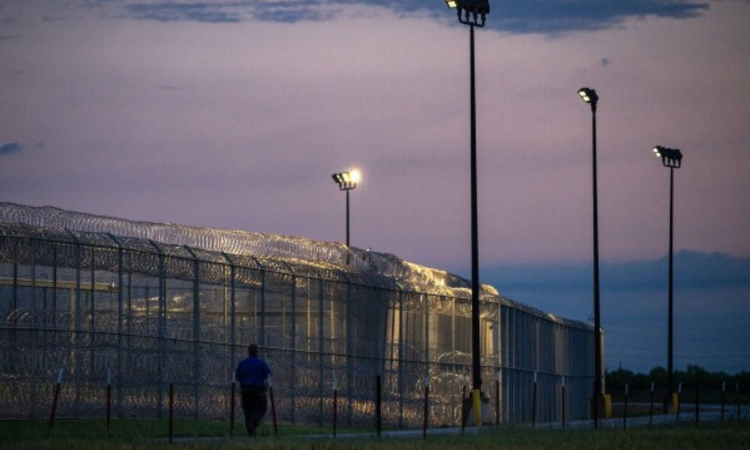 Supreme Court rejects Trump bid to resume quick deportations of Venezuelans under 18th-century law Supreme Court rejects Trump bid to resume quick deportations of Venezuelans under 18th-century law