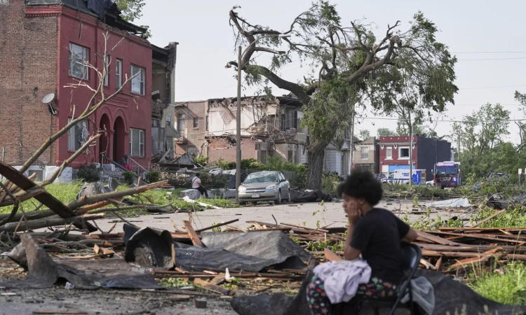 At least 7 dead, widespread damage left in wake of severe Midwest storms At least 7 dead, widespread damage left in wake of severe Midwest storms