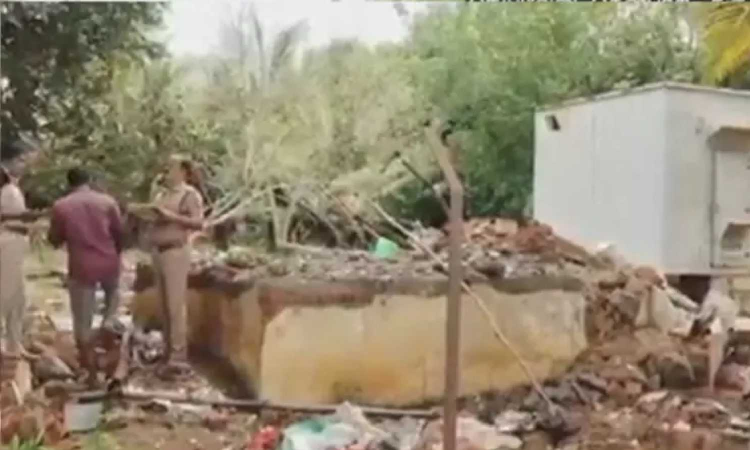 Explosion at illegal cracker unit kills 2 in Thanjavur Explosion at illegal cracker unit kills 2 in Thanjavur