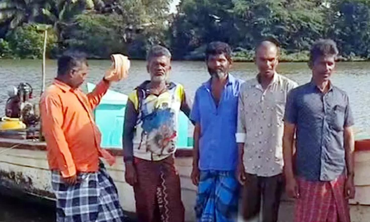 Sri Lankan Navy attack Tamil Nadu fishermen, seize equipment’s worth Rs 2.6 lakh Sri Lankan Navy attack Tamil Nadu fishermen, seize equipment’s worth Rs 2.6 lakh