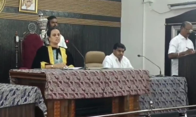 Facing councillors’ ire, Kancheepuram Mayor says don’t have PA or driver Facing councillors’ ire, Kancheepuram Mayor says don’t have PA or driver