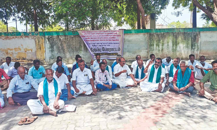 Farmers oppose tar manufacturing unit in Thanjavur Farmers oppose tar manufacturing unit in Thanjavur