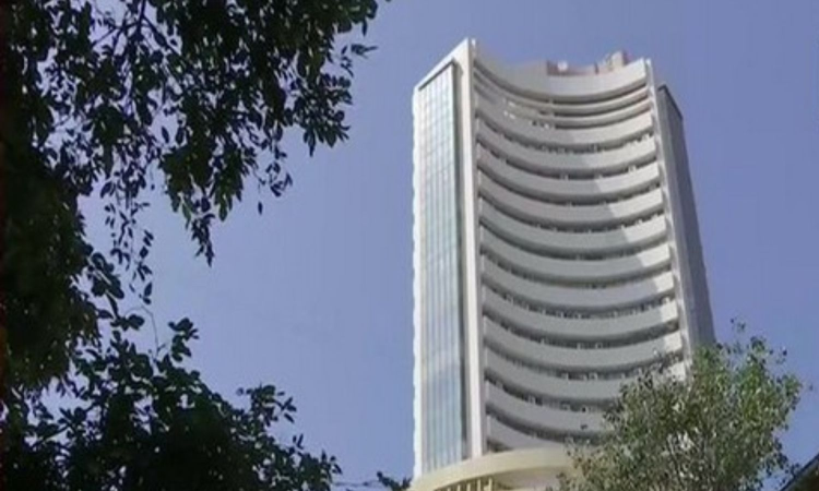Nifty, Sensex open flat amid FPI volatility; sectoral indices in green except Pharma, Healthcare Nifty, Sensex open flat amid FPI volatility; sectoral indices in green except Pharma, Healthcare