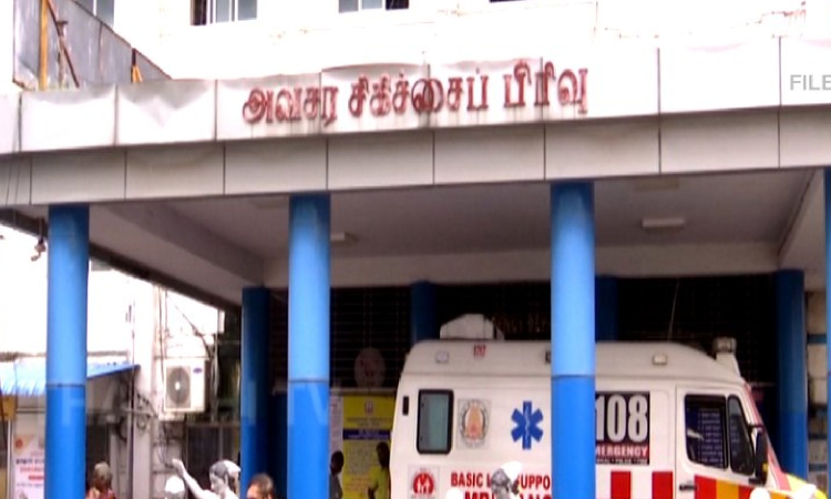 Class 11 student attacked with knife by 5 youths in Chennai Class 11 student attacked with knife by 5 youths in Chennai