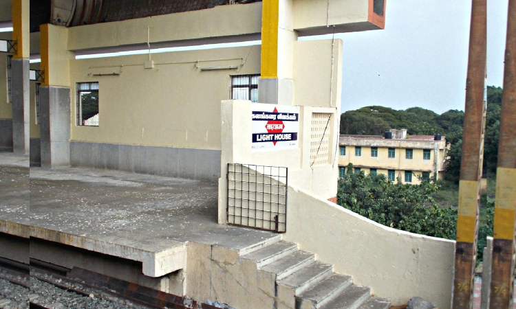 Chennai: Woman slips through MRTS tracks, rescued