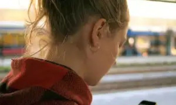 Doomscrolling: Can TikTok help youth take a break from screens?