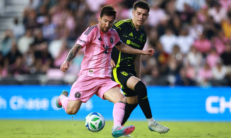 Messi scores twice as Miami beats Columbus 5-1 Messi scores twice as Miami beats Columbus 5-1