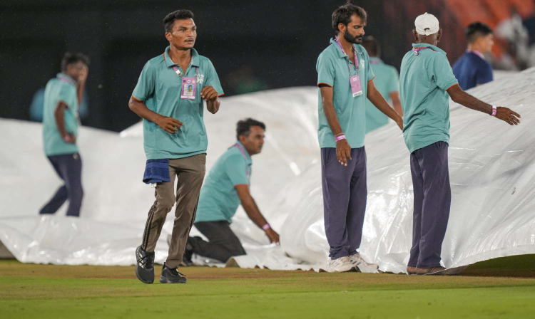 Rain delays start of IPL Qualifier 2 between Mumbai Indians and Punjab Kings Rain delays start of IPL Qualifier 2 between Mumbai Indians and Punjab Kings