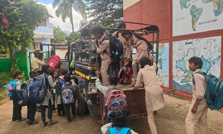 Students ferried in jeeps in remote Nilgiri village following tiger scare Students ferried in jeeps in remote Nilgiri village following tiger scare