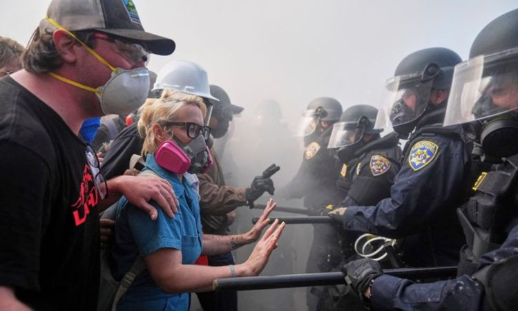 Protests intensify in Los Angeles after Trump deploys hundreds of National Guard troops Protests intensify in Los Angeles after Trump deploys hundreds of National Guard troops