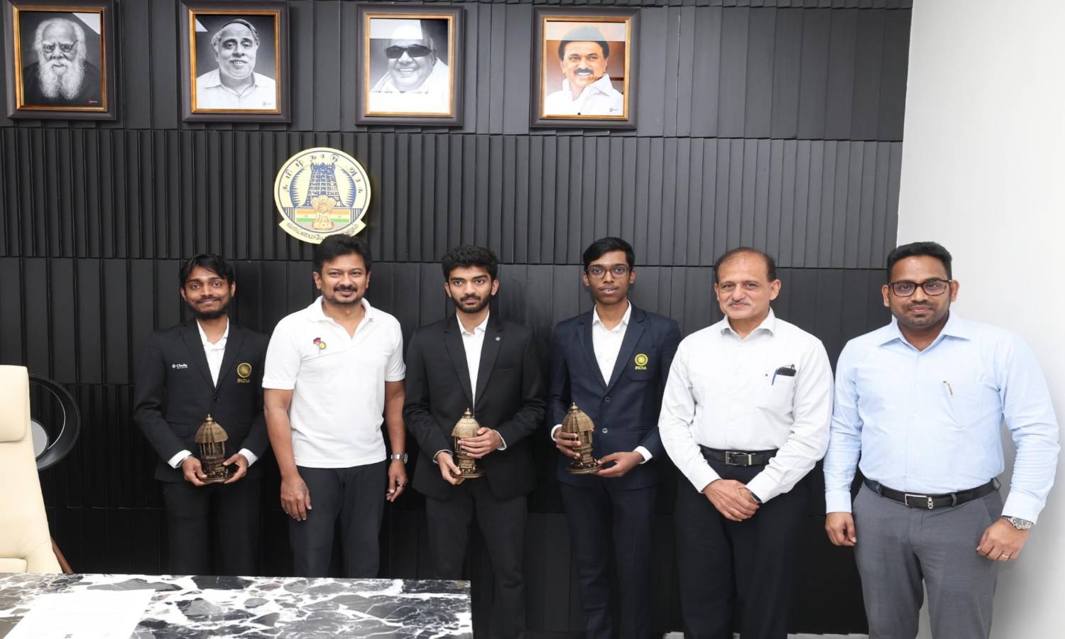 TN DyCM Udhayanidhi Stalin meets chess champs