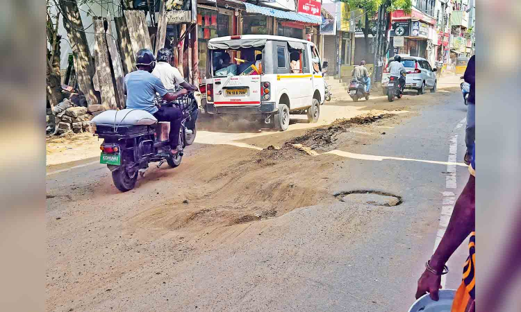 Chennai Citizen Connect: Traffic, potholes render Vada Agaram Road unusable Chennai Citizen Connect: Traffic, potholes render Vada Agaram Road unusable