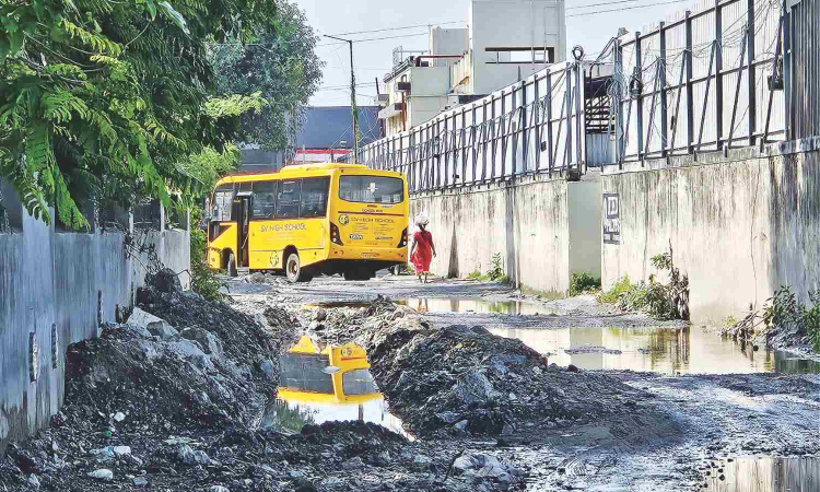 Six months after Rs1.2 cr promise, Noombal main road still crumbles Six months after Rs1.2 cr promise, Noombal main road still crumbles