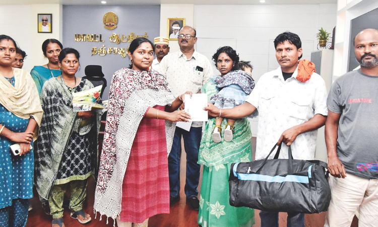 Tamil Nadu: Bihari woman and baby reunited with family Tamil Nadu: Bihari woman and baby reunited with family