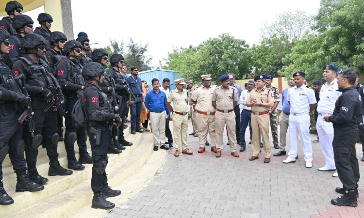 Major coastal security exercise thwarts simulated attacks, rescues hostages off TN coast Major coastal security exercise thwarts simulated attacks, rescues hostages off TN coast