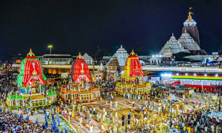 Rath Yatra: Amid chanting of Jai Jagannath, thousands pull chariots in Puri