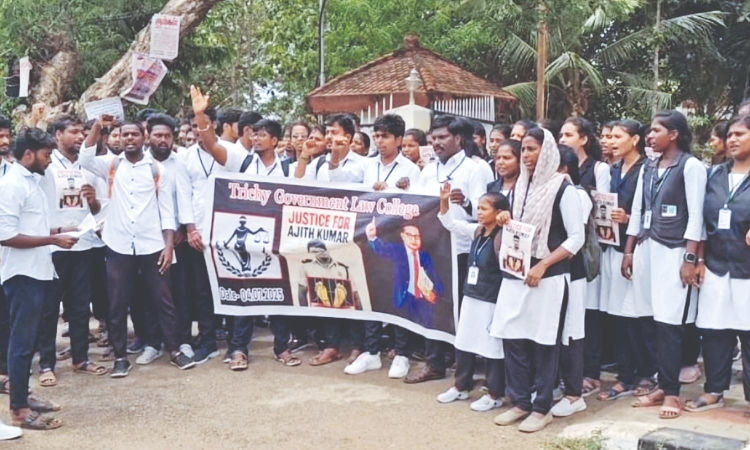 Sivaganga custodial death: Law students protest in Tiruchy Sivaganga custodial death: Law students protest in Tiruchy