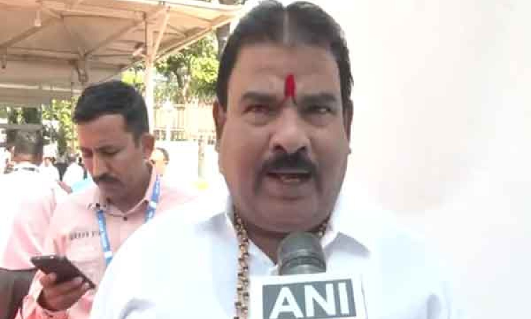 Hindi-Marathi row: Was Sambhaji Maharaj a fool to learn 16 languages, asks Sena MLA Hindi-Marathi row: Was Sambhaji Maharaj a fool to learn 16 languages, asks Sena MLA