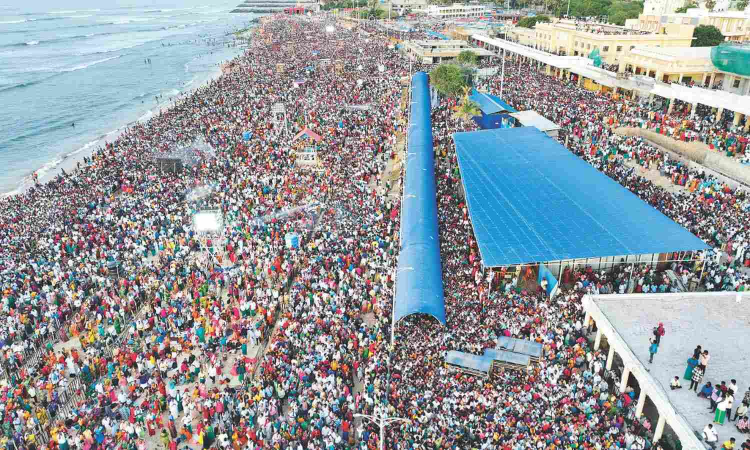 Lakhs witness Tiruchendur Temple consecration Lakhs witness Tiruchendur Temple consecration