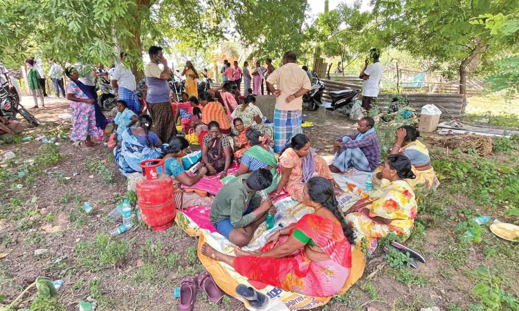 Tiruvallur goods train fire: 500 residents evacuated, as thick black smoke engulfs Irular hamlet Tiruvallur goods train fire: 500 residents evacuated, as thick black smoke engulfs Irular hamlet