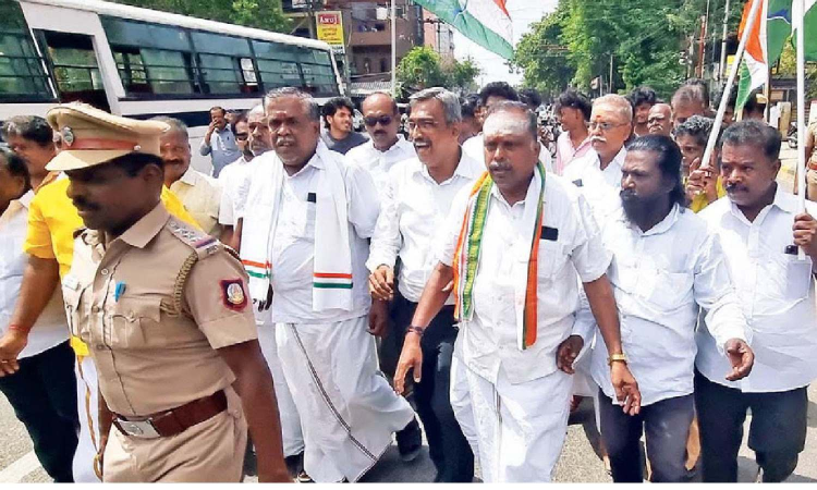 Tiruchy Siva disrupts ruling alliance as angry Congress stages stir Tiruchy Siva disrupts ruling alliance as angry Congress stages stir