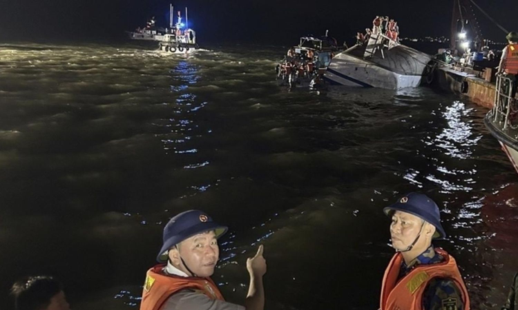 Tourist boat capsizes during thunderstorm in Vietnam, leaving 34 dead; 8 people remain missing Tourist boat capsizes during thunderstorm in Vietnam, leaving 34 dead; 8 people remain missing
