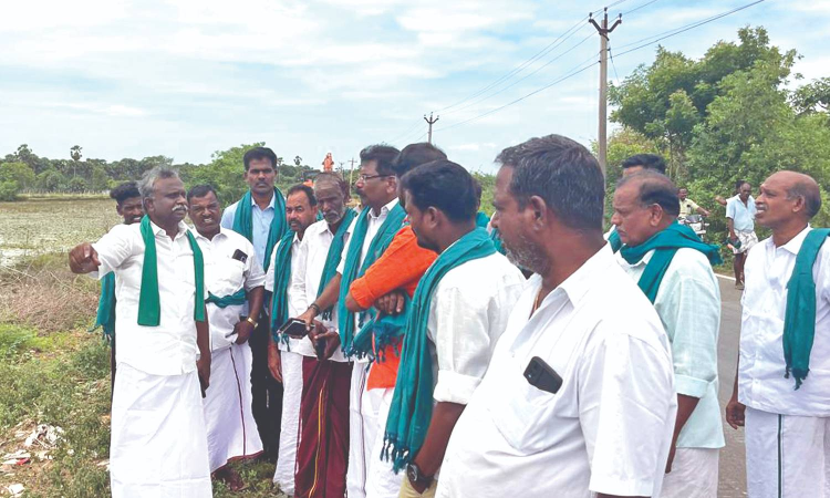 Don’t turn irrigation tank into dump site, desilt it: Tiruvarur ryots Don’t turn irrigation tank into dump site, desilt it: Tiruvarur ryots