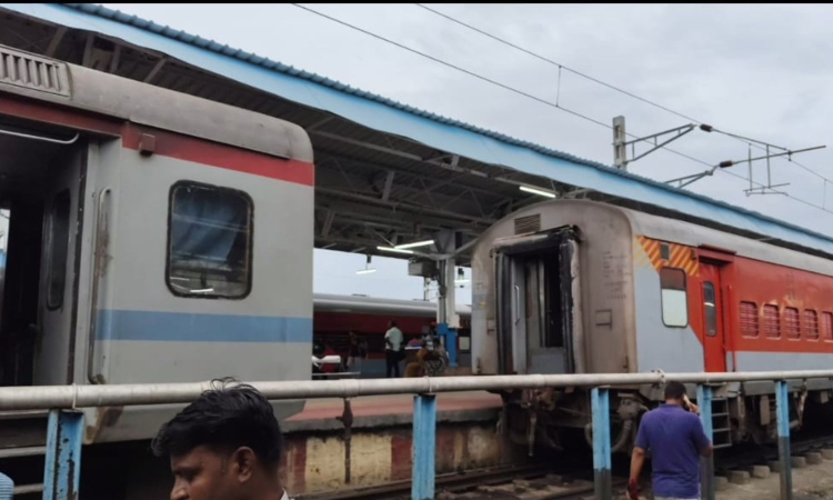 Podhigai Express coach derails at Chengalpattu station during maintenance run Podhigai Express coach derails at Chengalpattu station during maintenance run