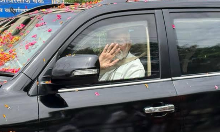 Prime Minister Modi holds roadshow in Tiruchi Prime Minister Modi holds roadshow in Tiruchi