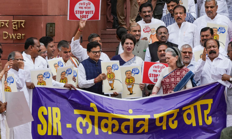 Sonia, other opposition leaders protest against SIR Sonia, other opposition leaders protest against SIR