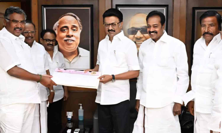Former AIADMK MLA Karthik Thondaiman joins DMK Former AIADMK MLA Karthik Thondaiman joins DMK