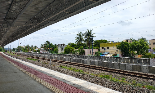 Skywalk at ground height, Kilambakkam chugs slow Skywalk at ground height, Kilambakkam chugs slow