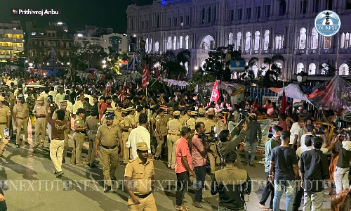 Chennai: Protesting cleanliness workers arrested in midnight drama for defying Madras HC order Chennai: Protesting cleanliness workers arrested in midnight drama for defying Madras HC order